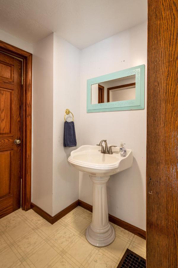 Weaver Ridge Manor Villa Millersburg Exterior photo